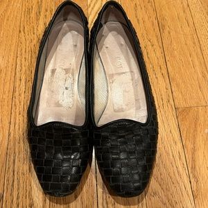Black Weaved Pattern Leather flats